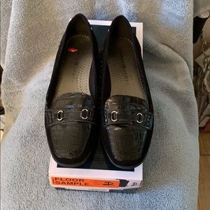 Practically new black flats.